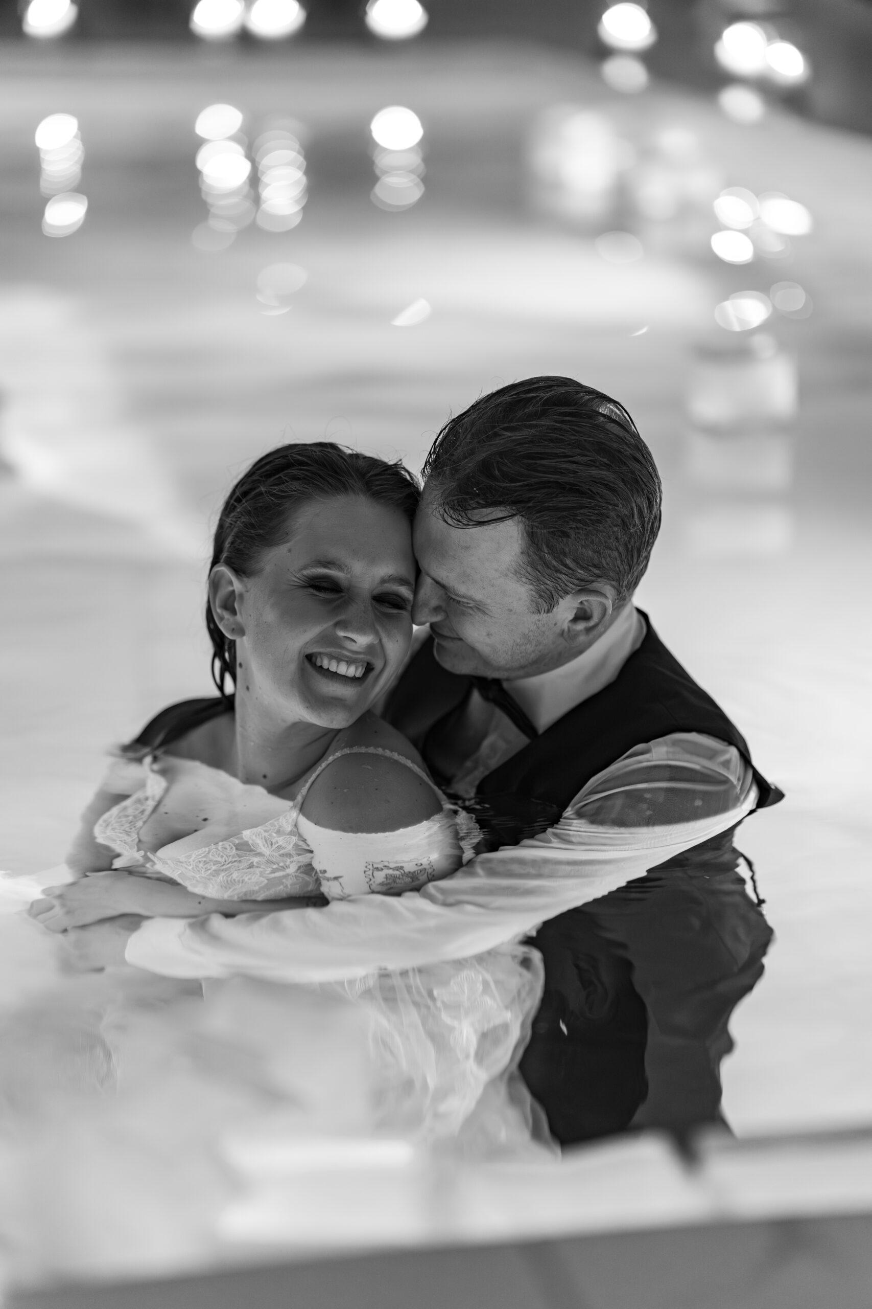 Hochzeitsshooting im Pool