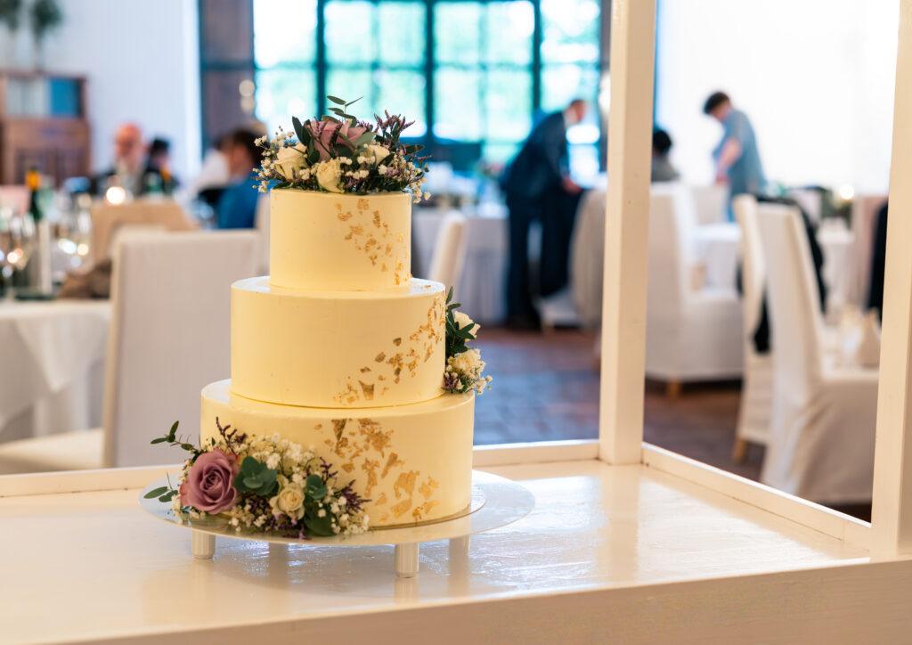 "Individuell gestaltete Hochzeitstorte von der Conditorei Mayer aus Oberösterreich"