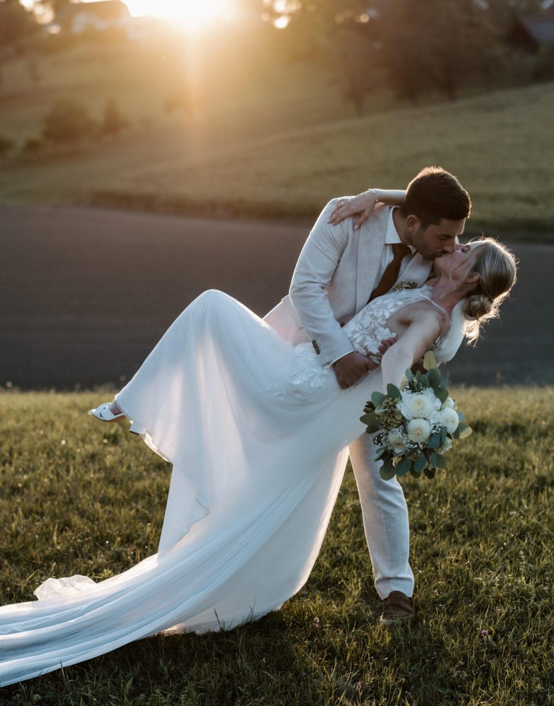 Sonnenuntergangsshooting Brautpaar